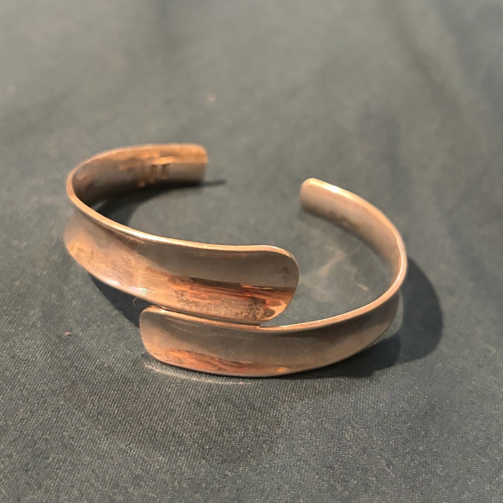 Elegant Silver Cuff Bracelet - Picture 5 of 5